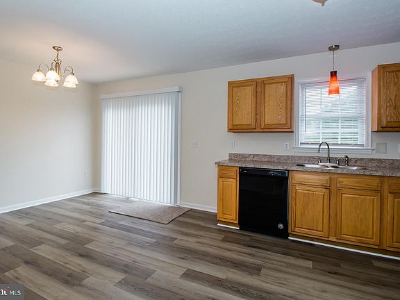 5th image of 431 N Summit Ave