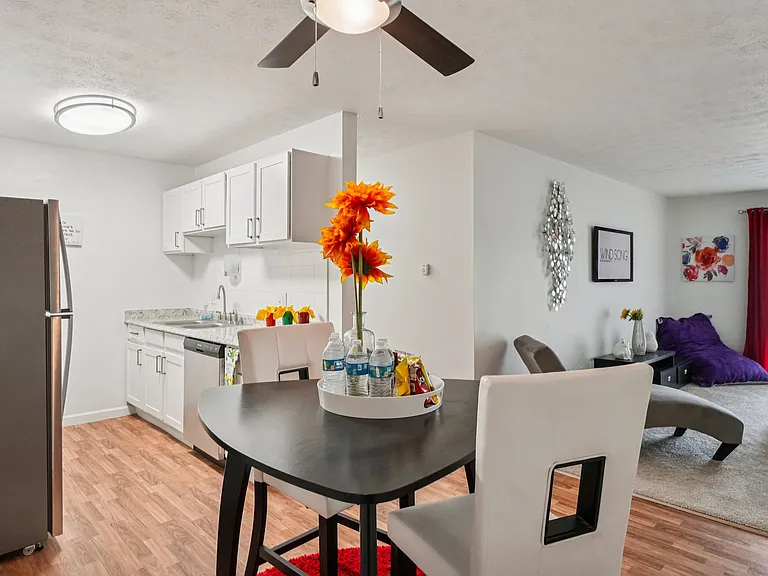 The Wind Song Apartments — Photo 8