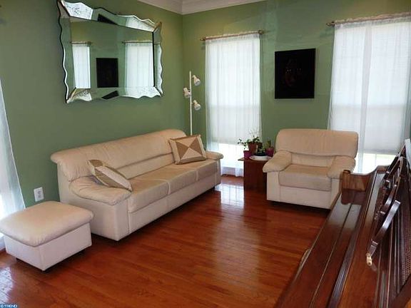 3rd image of 75 Saundra St