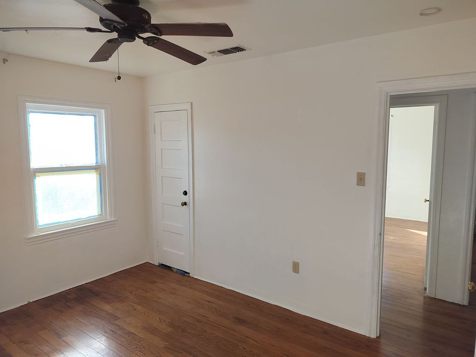 2nd image of 705 N Kansas Ave