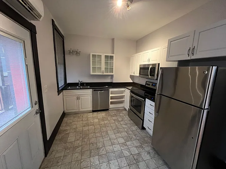 112 E Magnolia Ave — Photo 1