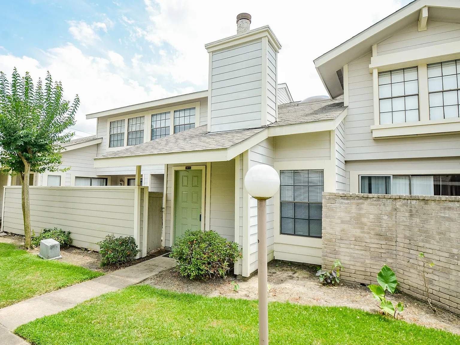 2 bed, 2.0 bath, 1252 sqft, $1,495 — Photo 2