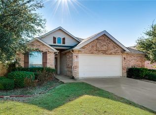 102 Horseshoe Dr, Waxahachie, TX 75165