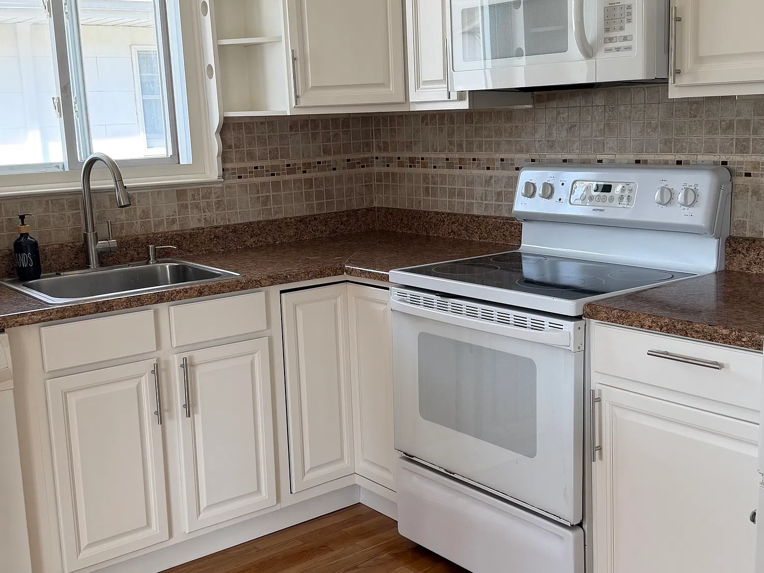 Riviera Pkwy, Lindenhurst — Photo 2