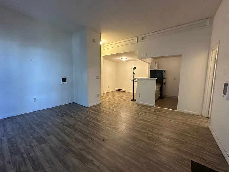 University Park Apartments near Cornell University — Photo 536