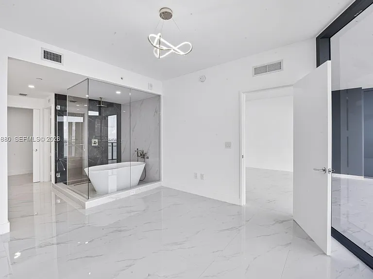 700 NE 24th St #3502 — Photo 8