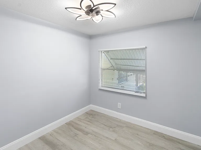 285 Aristides St — Photo 15