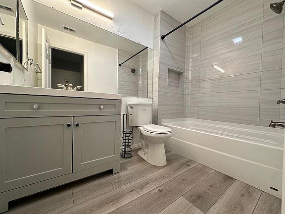 2nd image of 25140 Steinbeck Ave Unit B