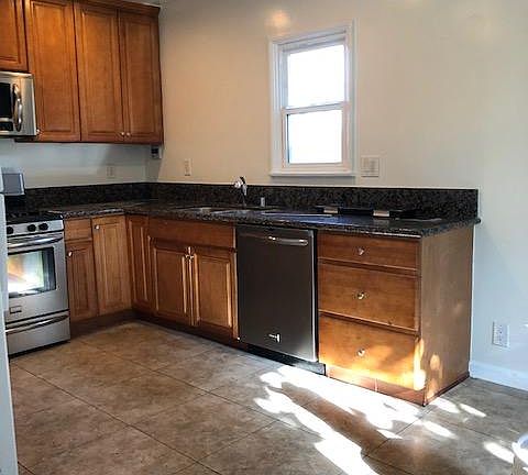 2nd image of 139 N Harper Ave
