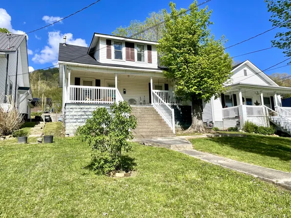 331 Broadway St, Irvine, KY 40336