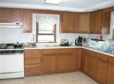 5th image of 180 Birchwood Dr