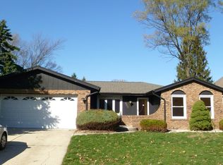 605 Timber Trail Dr, Naperville, IL 60565