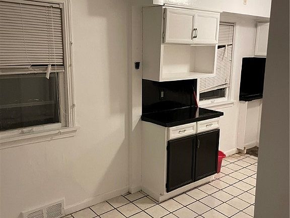5th image of 5595 Dalewood Ave