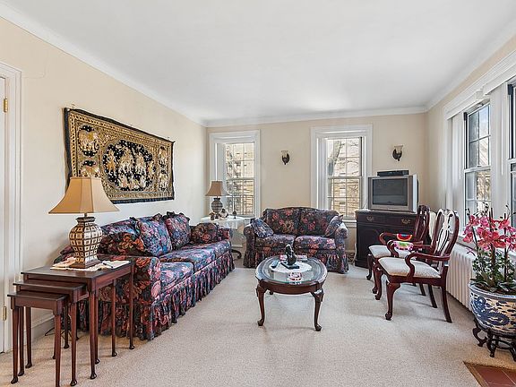 4th image of 150 Burns St APT 3F