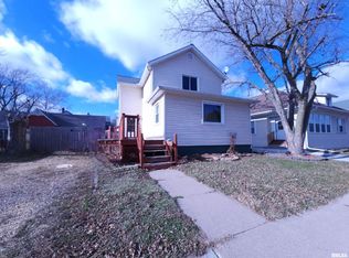 104 N 3rd St, Clinton, IA 52732