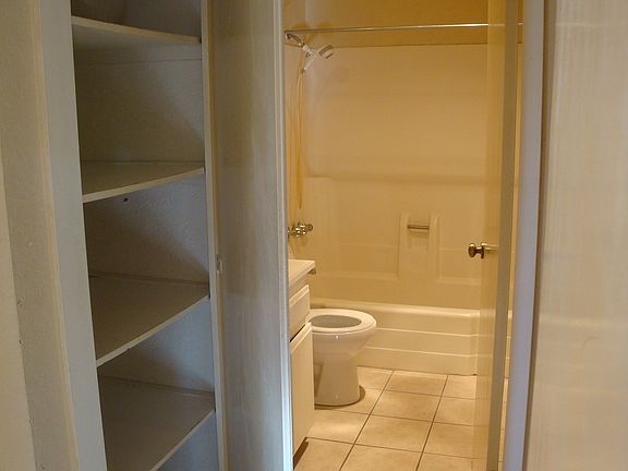5th image of 5928 Murietta Ave APT A