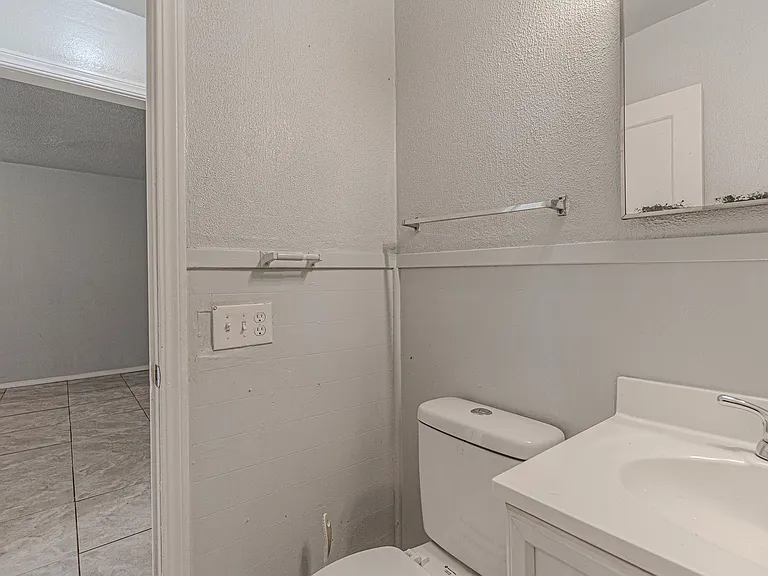 2705 NE 18th St — Photo 39