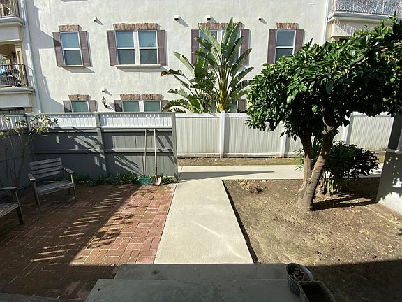 4th image of 14305 Burbank Blvd