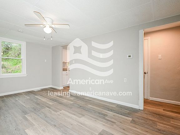 1418417_003_living_room_13699547.jpg