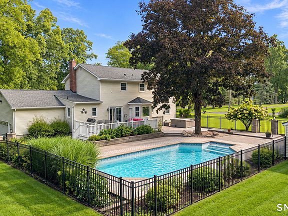 3rd image of 43 Pond Crest Road
