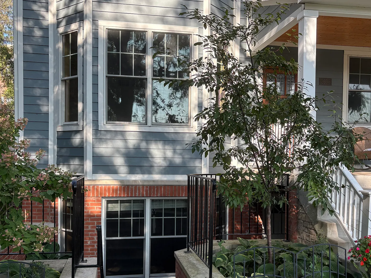 2 bed, 1300 sqft, $2,100 — Photo 2