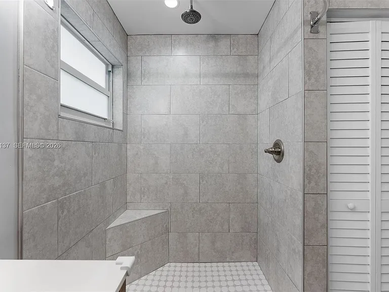 230 SW 12th Ave — Photo 35
