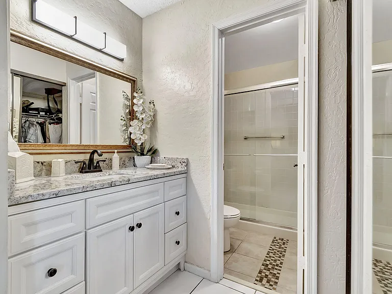 5531 Parkwalk Cir E — Photo 17