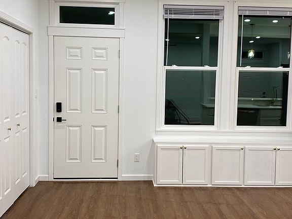 4th image of 203 E Ellsworth St #3