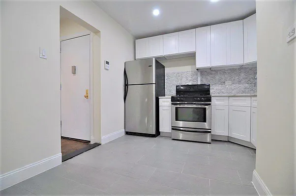 Rented by Clove Realty LLC | media 6