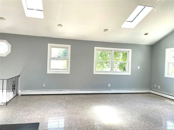 25615 58th Ave #2, Little Neck, NY 11362