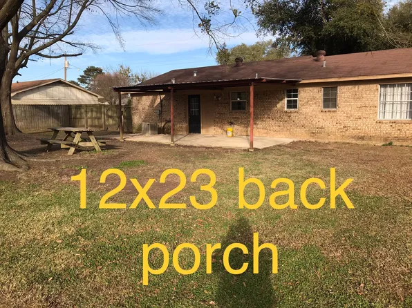 207 Mockingbird Dr, Hooks, TX 75561