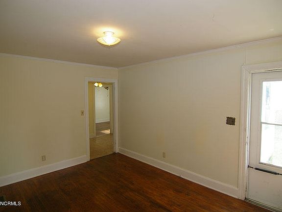 3rd image of 104 Holly St N #B