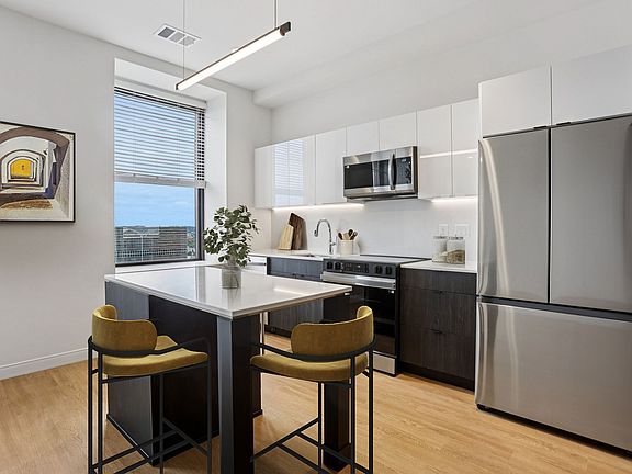 2nd image of 1001 N Orange St #1406