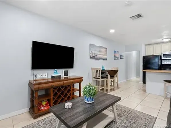 657 SW Cleveland Ave, Stuart, FL