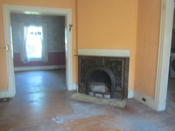 3rd image of 324 York Ave