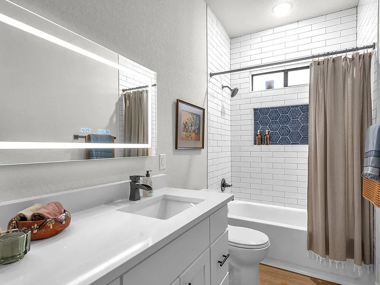 554 E Mitchell St — Photo 20