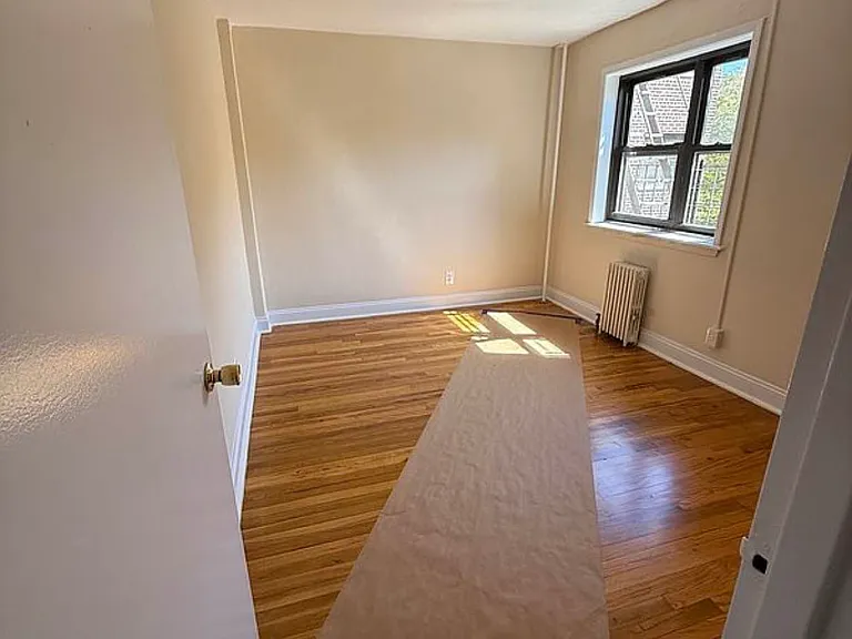20-56 24th St #2A — Photo 3