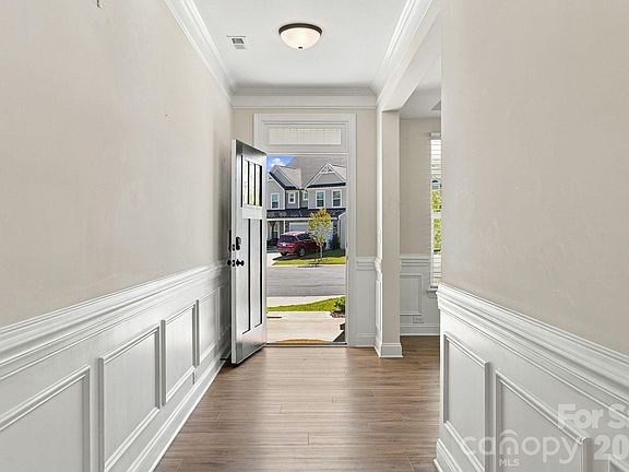 4th image of 2020 Embassy Ct