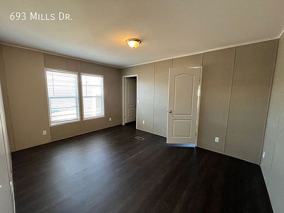 5th image of 693 E Mills Dr