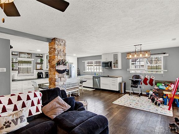 4th image of 251 Pine Ln