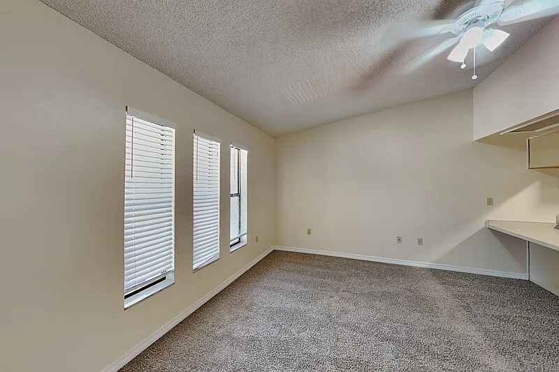 2 bed, 1.0 bath, 912 sqft, $1,199 — Photo 3