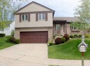 75 Monterey Dr, Vernon Hills, IL
