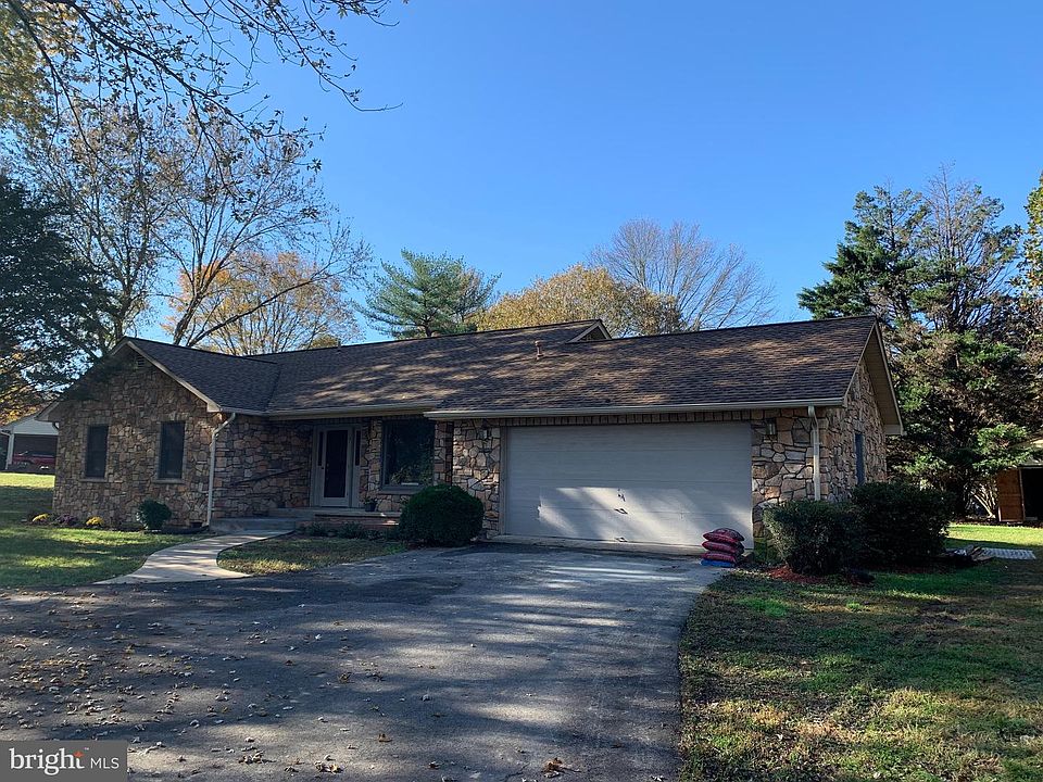 1st image of 128 Lake Shore Dr