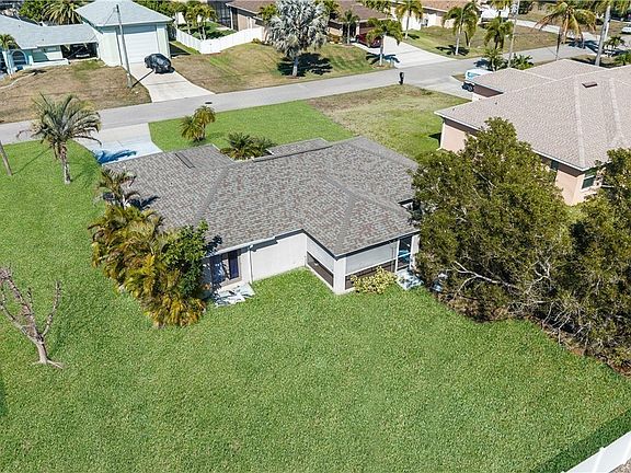 3rd image of 1810 SW 22nd St