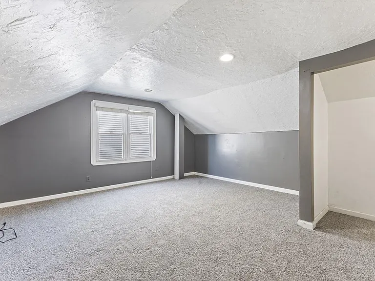 407 E Hayes Ave — Photo 14