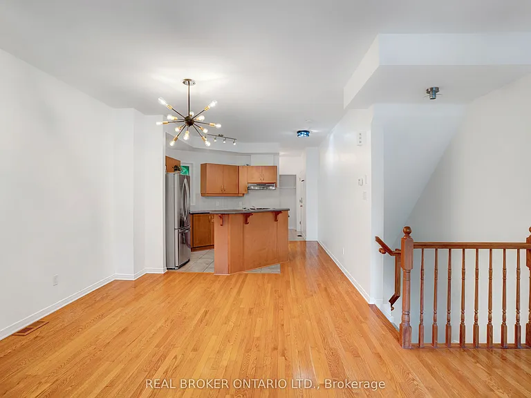292 London Ter — Photo 10