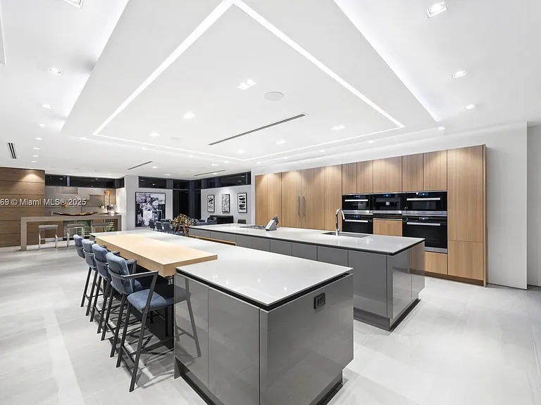 440 Mola Ave — Photo 16