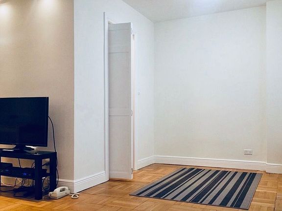 5th image of 35 E 38th St APT 2K