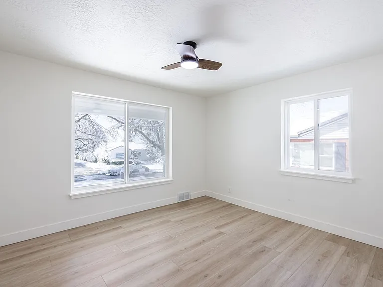 2327 E Bryan Ave — Photo 10