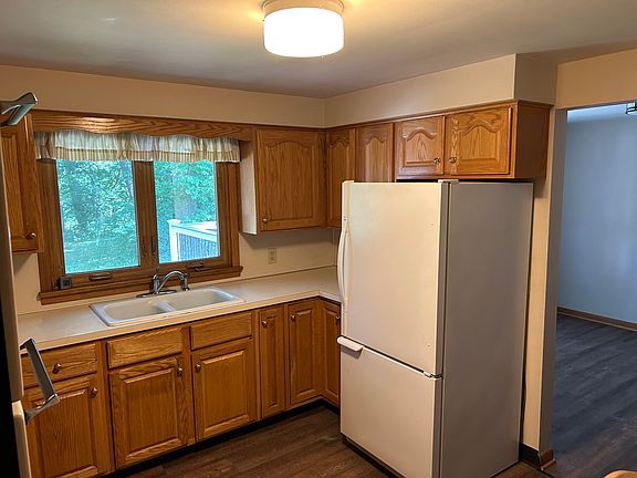 4th image of 4384 Parkdale Ave NW